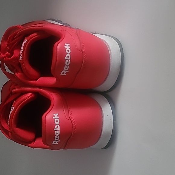 All Red Reebok with red shoe strings - Picture 3 of 12